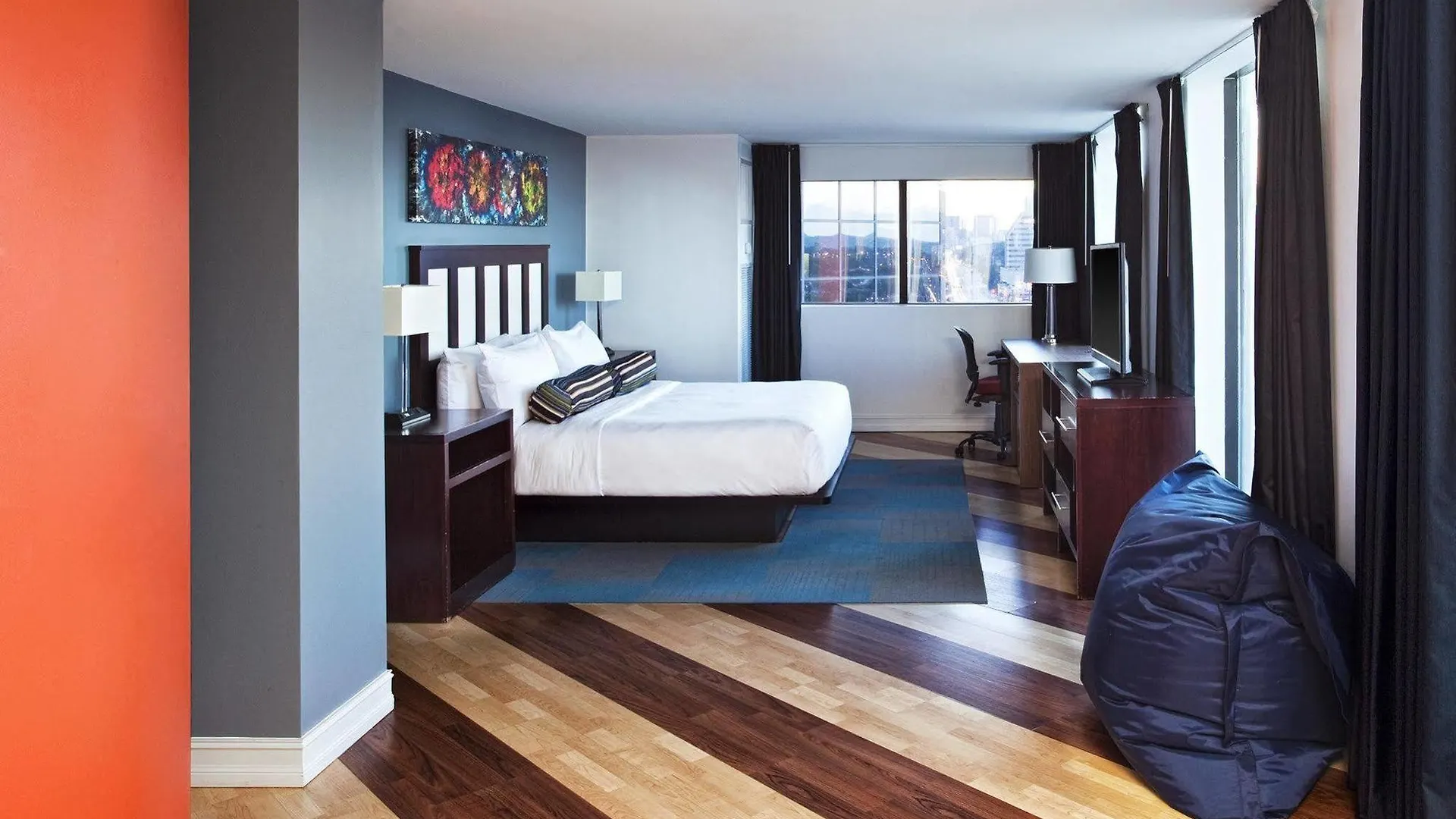 Aloft Nashville West End Hotel